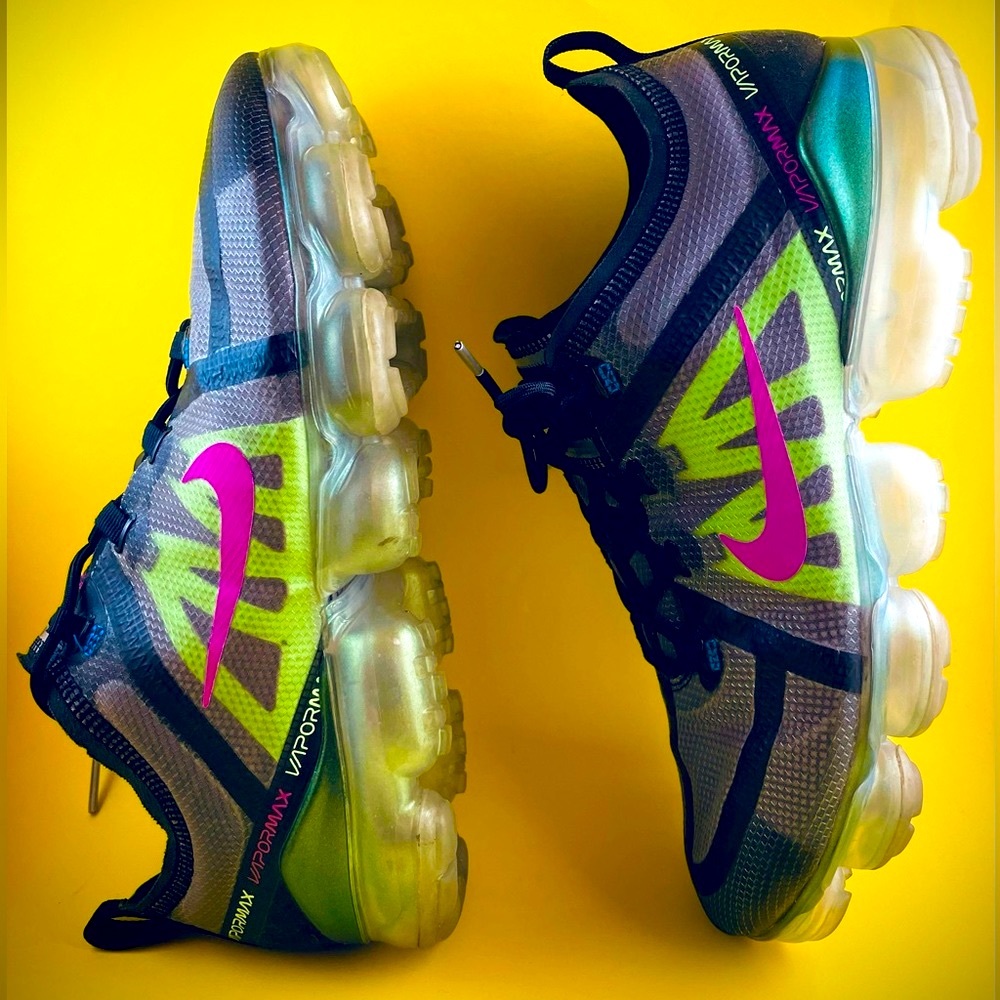 Nike Air VaporMax 2019 US 10.5 Black Active Fuchsia Photo Blue Running